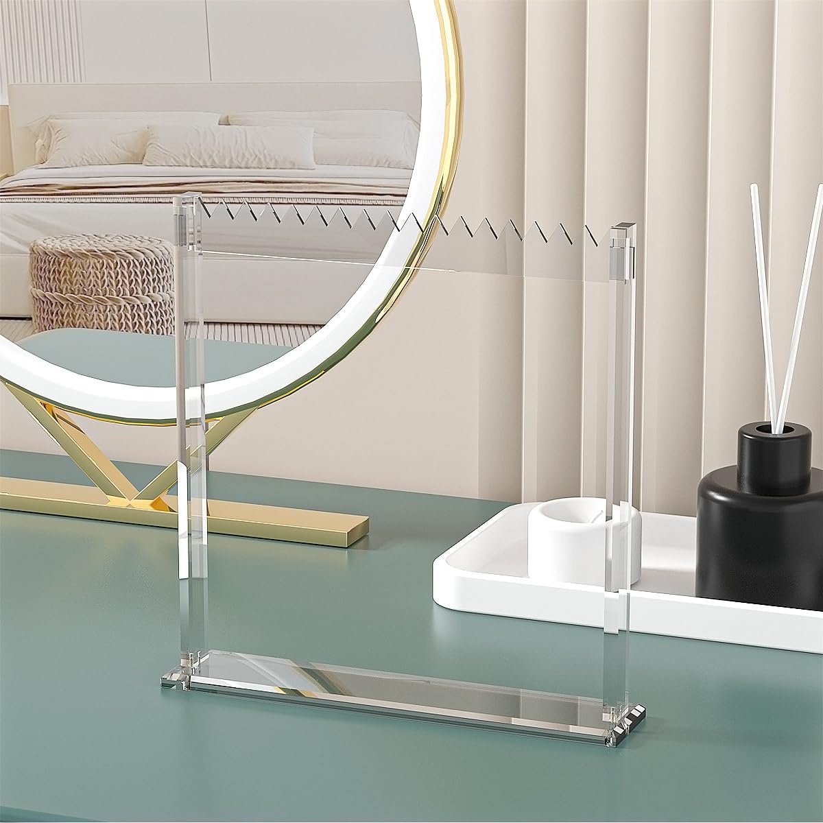 Coward Acrylic Necklace Holder Stand Clear Color