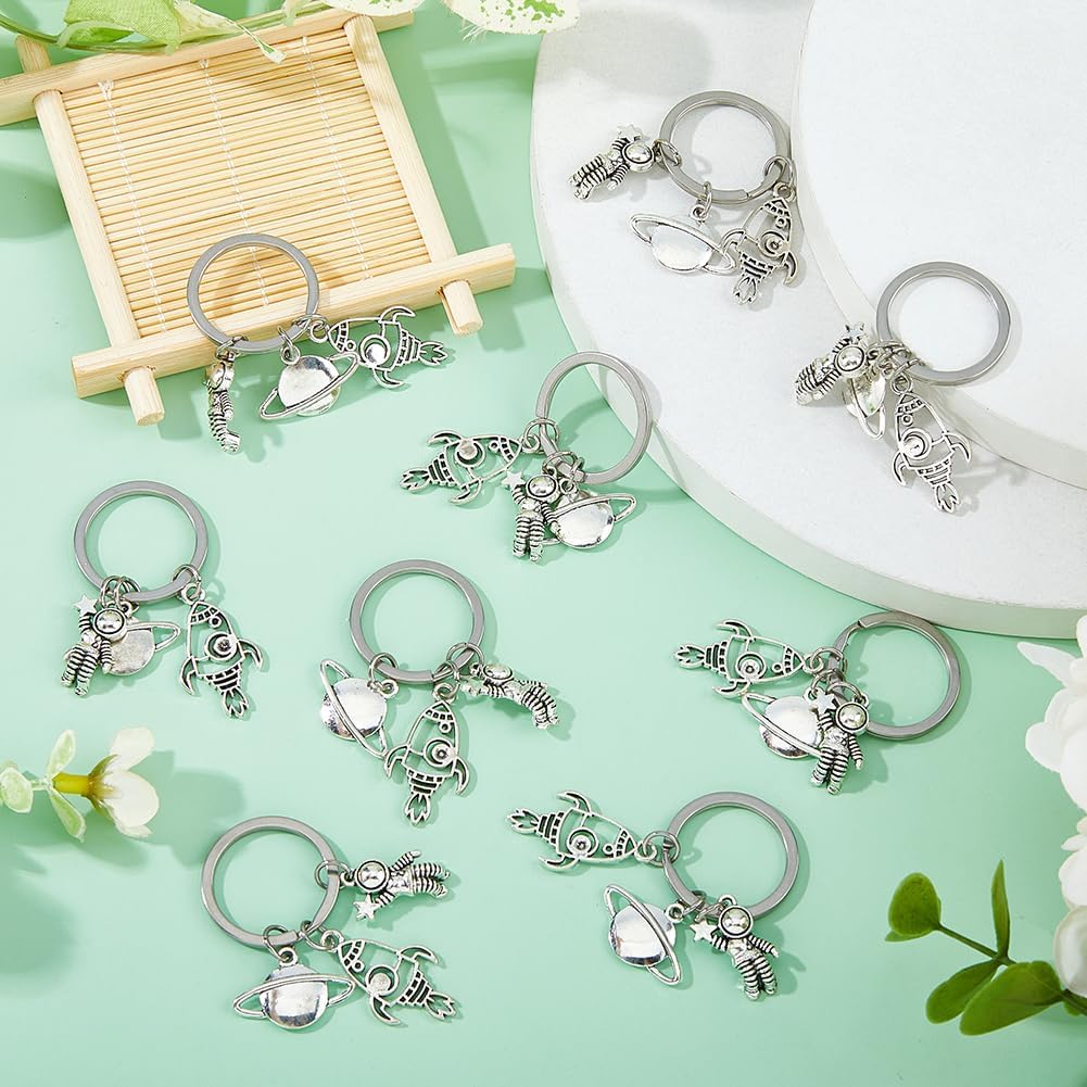 SUPERFINDINGS 16Pcs Space Astronaut Keychain Set