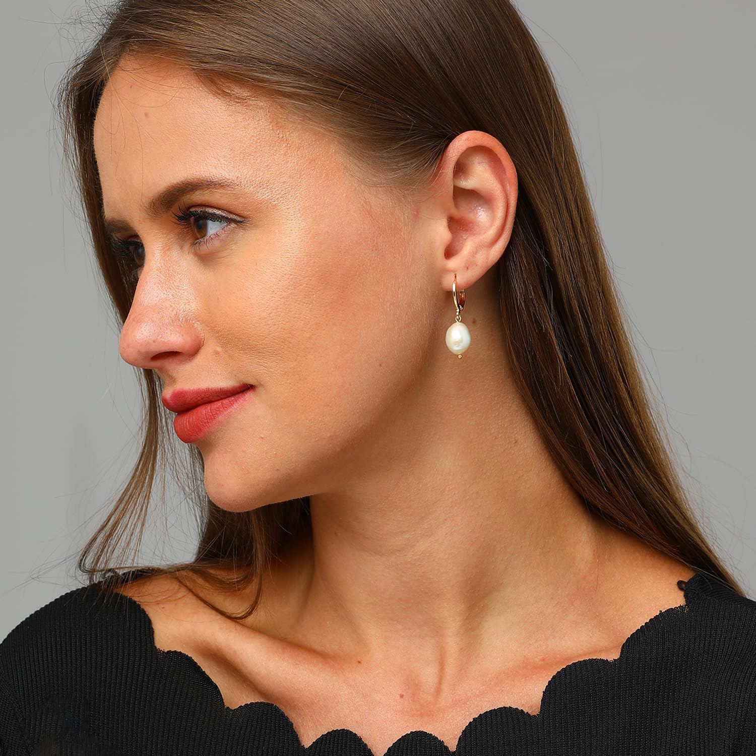 XYJZXY Gold Huggie Hoop Earrings with Charm